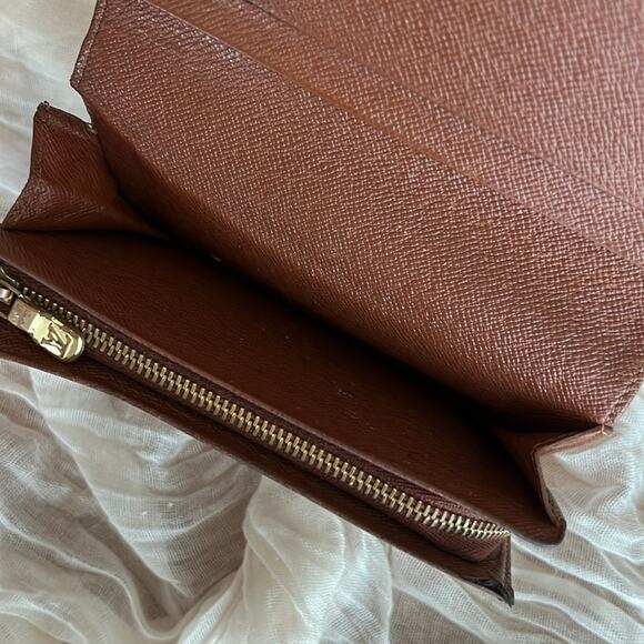 Authentic Louis Vuitton Paris Leather Monogram Snap Wallet - Picture 10 of 16